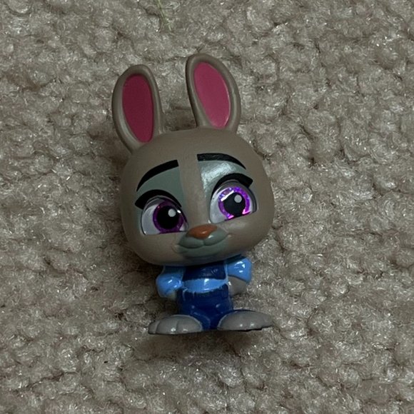 Disney Doorables Series 9: Judy Hopps Cop from Zootopia - Picture 1 of 2